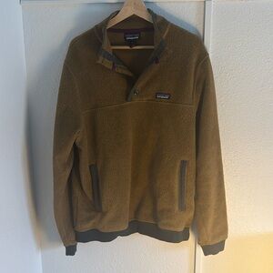 Patagonia quarter button pullover fleece.